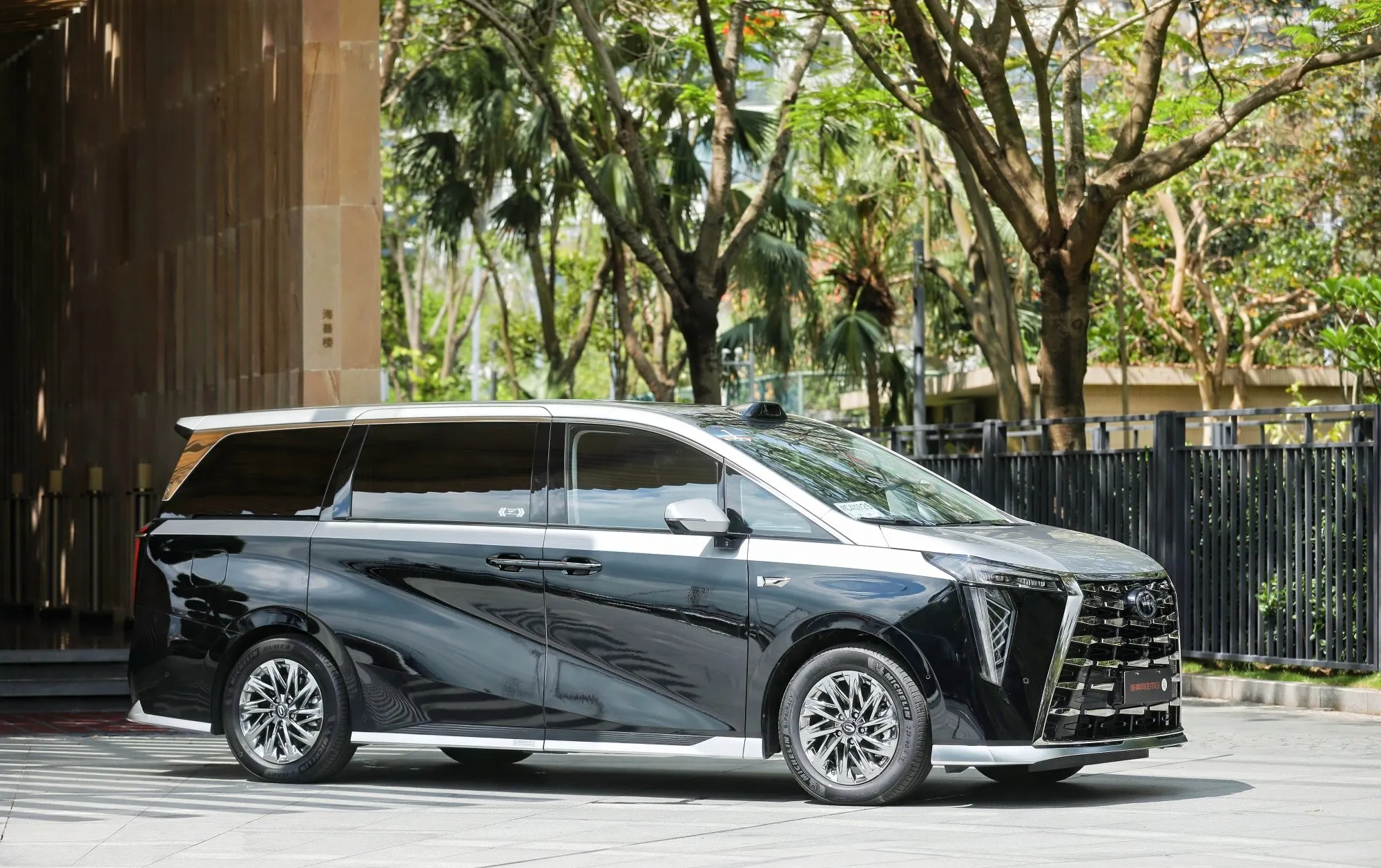 丰田埃尔法最新行情 仅售90万起