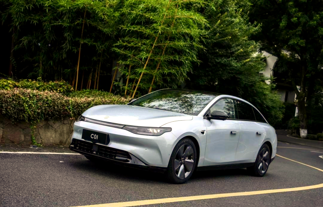 成都零跑C01报价11.98万起 优惠高达1.70万