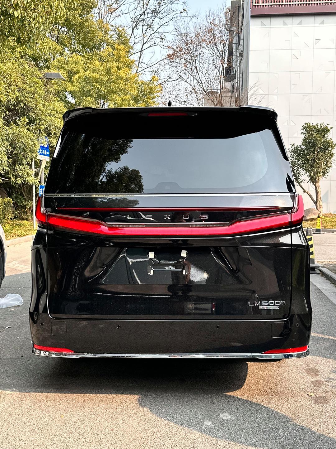 2024雷克萨斯LM亚洲版价格最低122万起 欢迎到店试驾