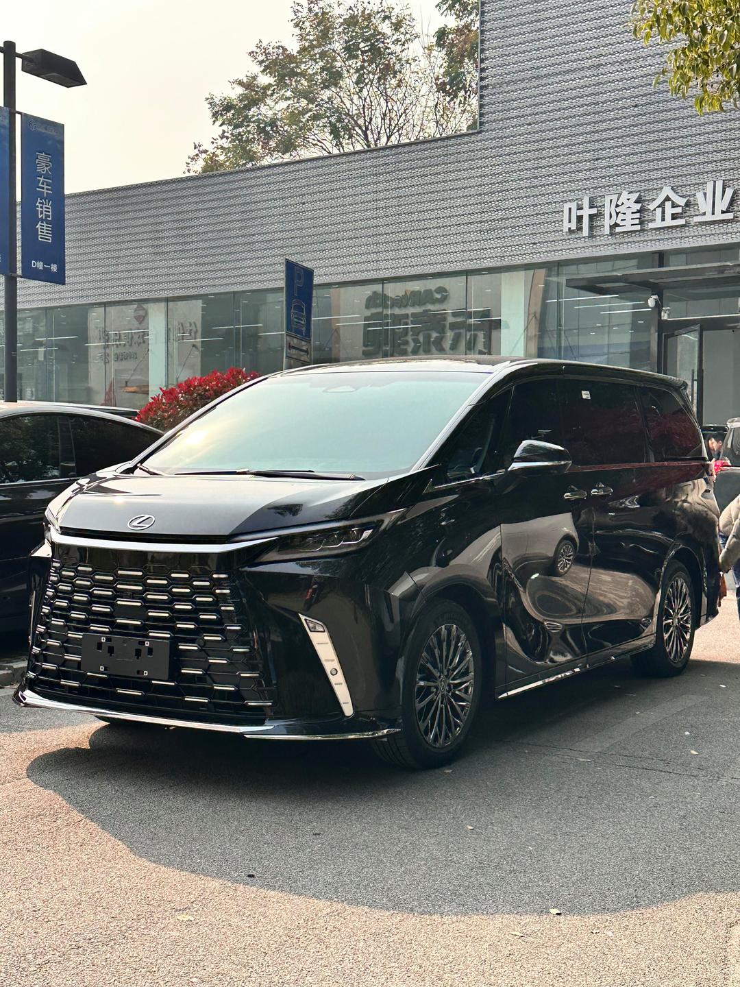 2024雷克萨斯LM亚洲版价格最低122万起 欢迎到店试驾