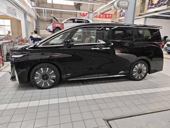 丰田(进口)威尔法最高降6.8万 欢迎到店试驾