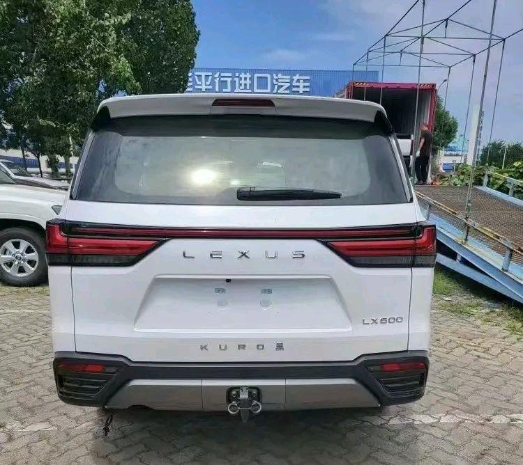 成都平行进口雷克萨斯LX美规版价格最低159万起售 欢迎到店试驾