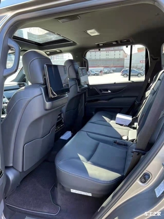 成都平行进口雷克萨斯LX美规版价格最低159万起售 欢迎到店试驾