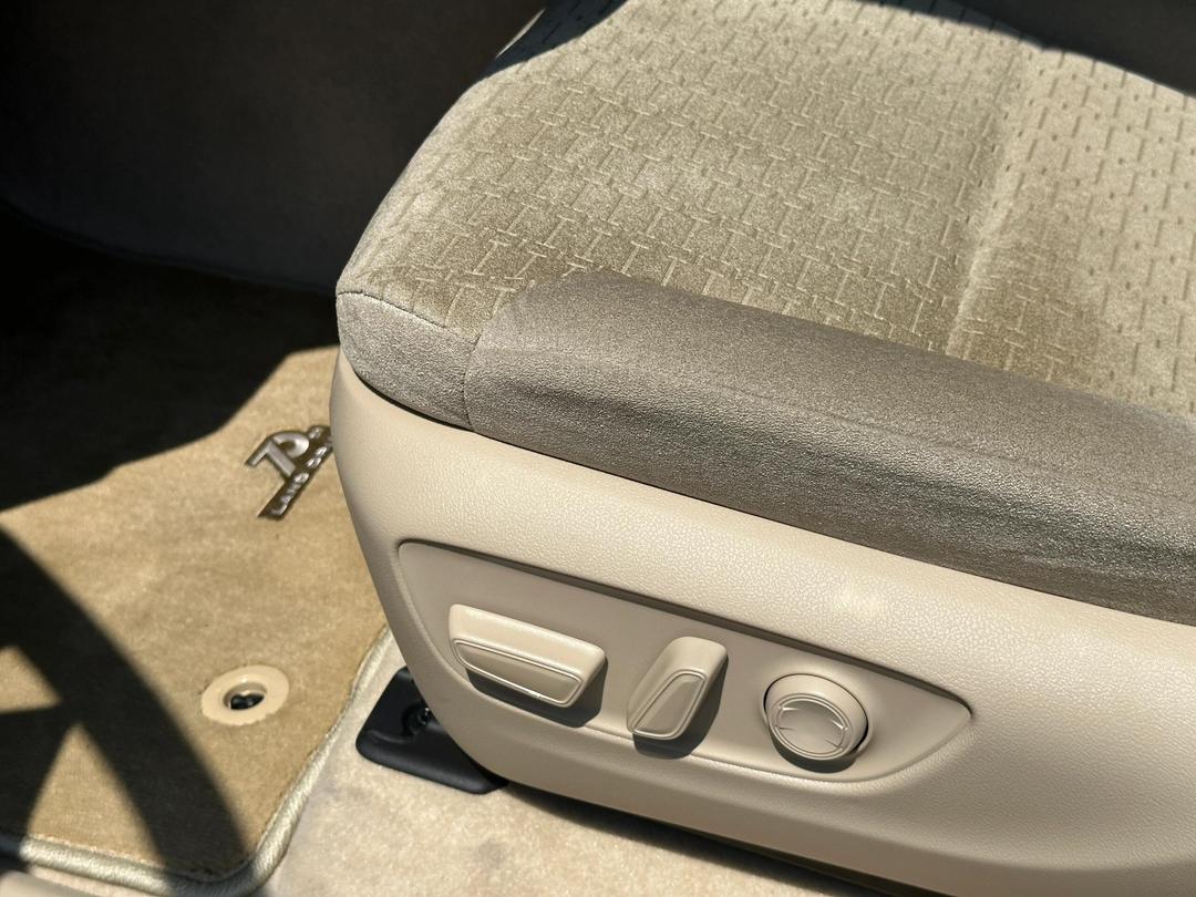 成都兰德酷路泽中东版提供试乘试驾 目前优惠高达37万元