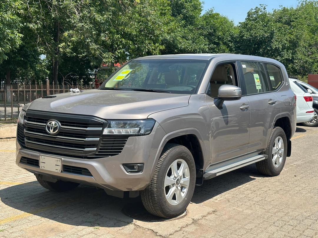 成都兰德酷路泽中东版提供试乘试驾 目前优惠高达37万元