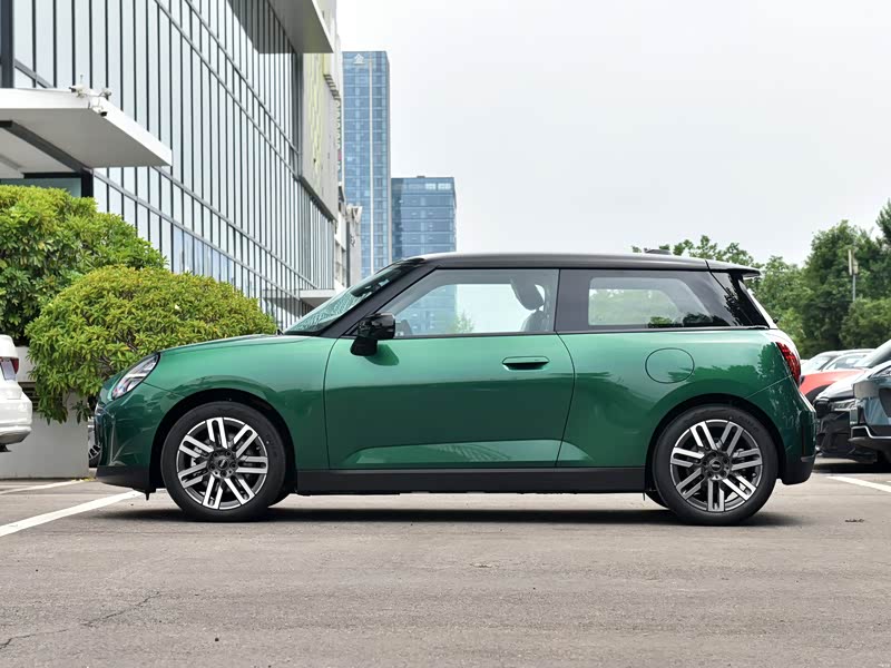 成都电动MINI COOPER价格最低14.88万起 优惠高达6.10万