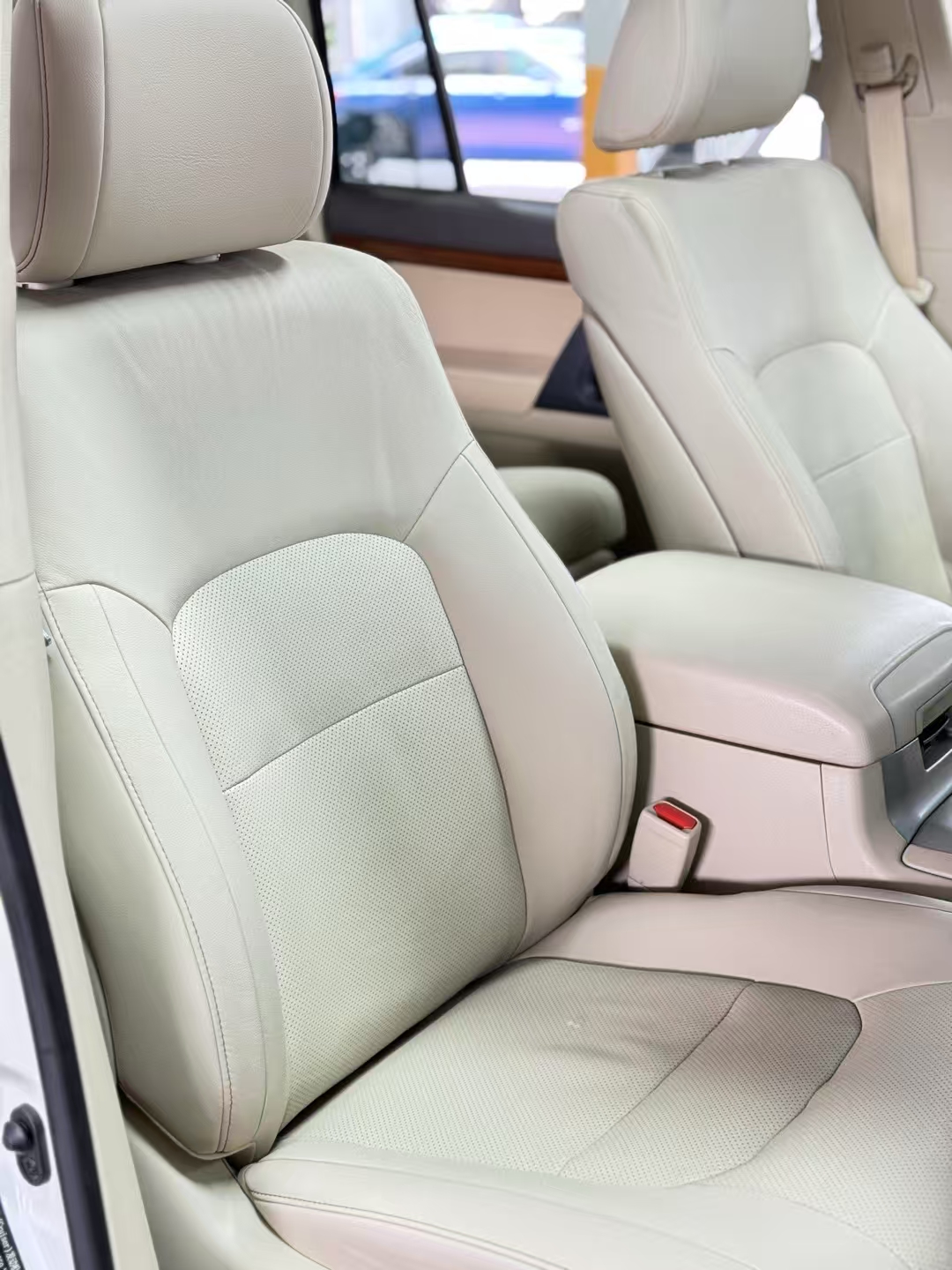 24款丰田酷路泽4000极致越野车型降价