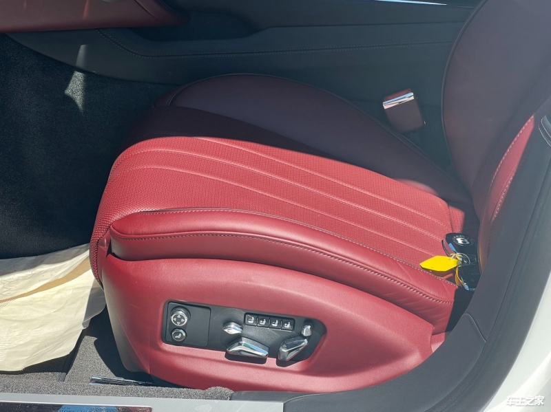 现购飞驰享83万优惠 欢迎前来试驾