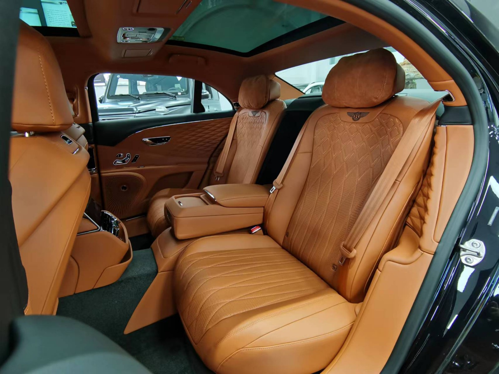 现购飞驰享83万优惠 欢迎前来试驾