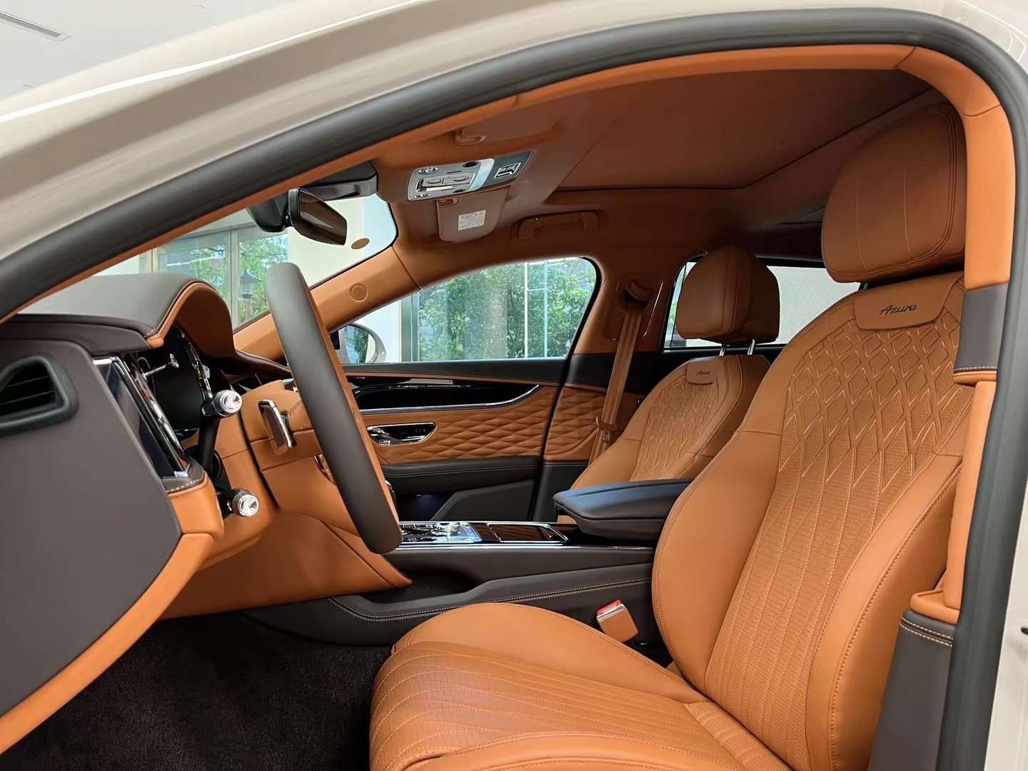 2024飞驰价格最低279万起售 欢迎到店试驾