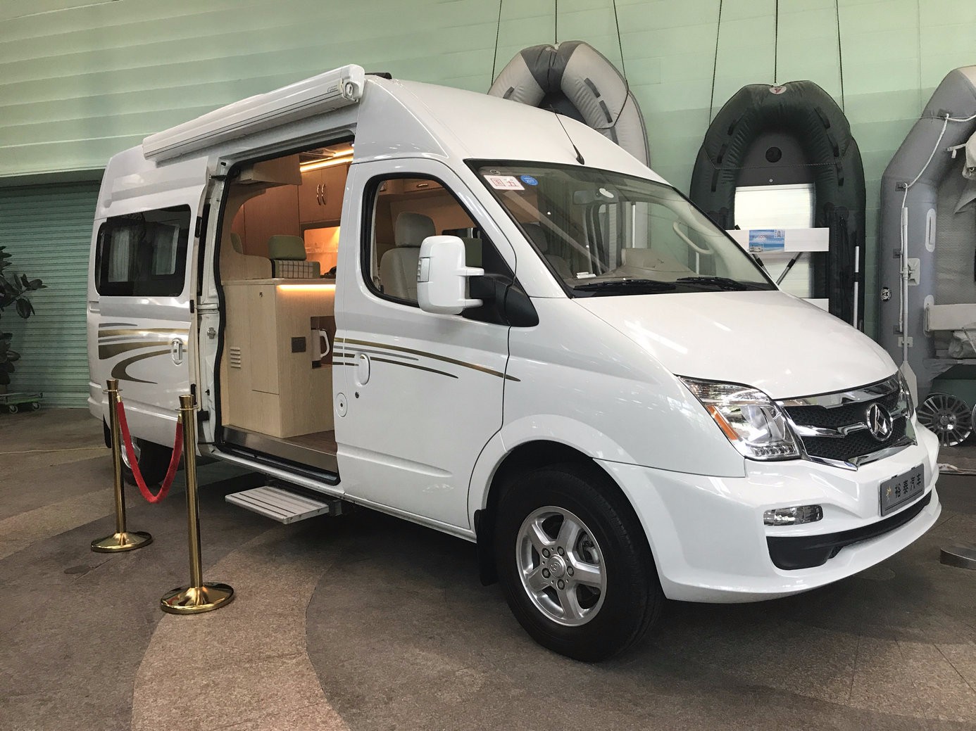 成都上汽大通MAXUS V80房车最新报价19.98万起 暂无优惠