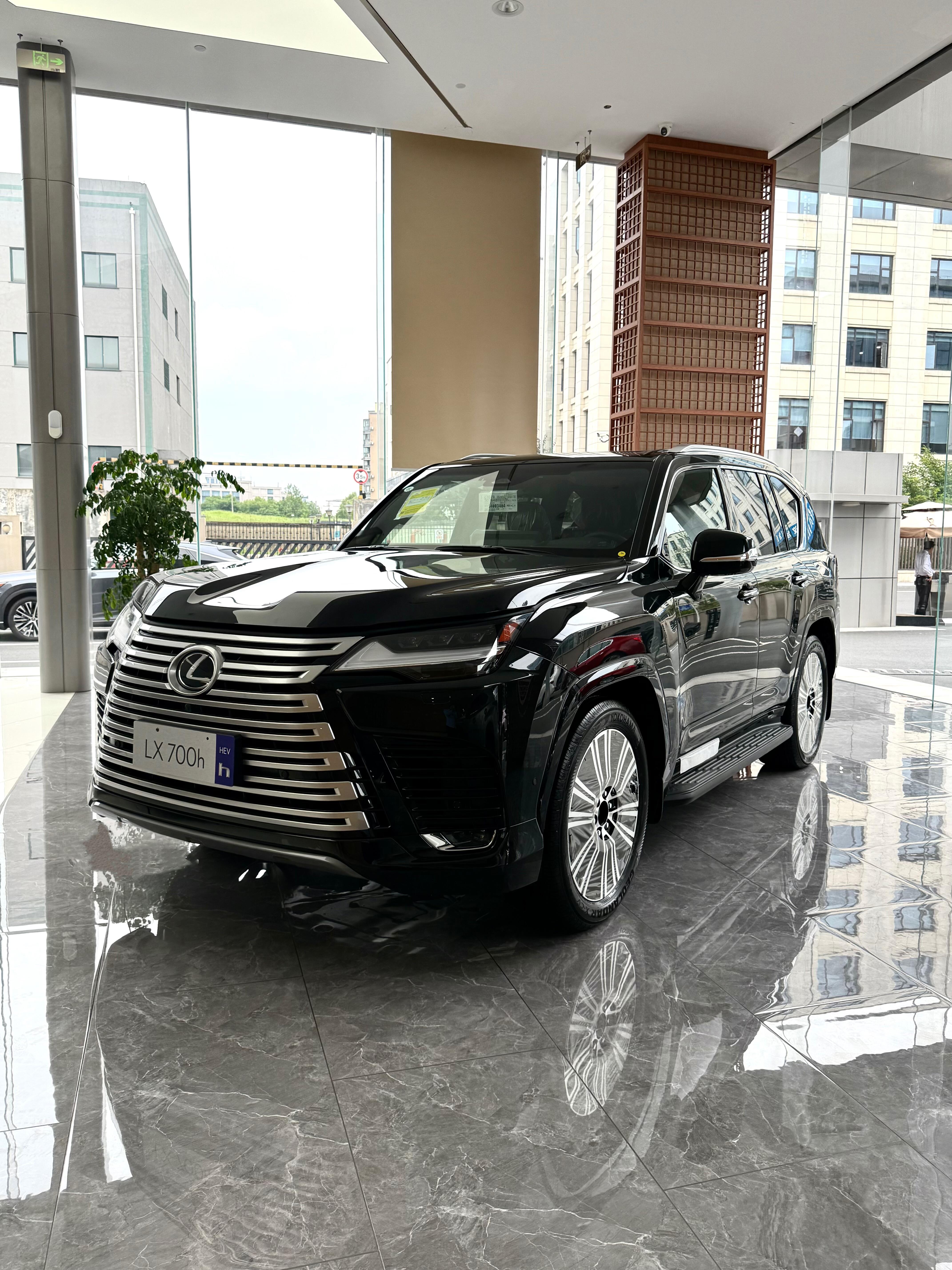 雷克萨斯LX加版限时优惠43万 仅129万可入手