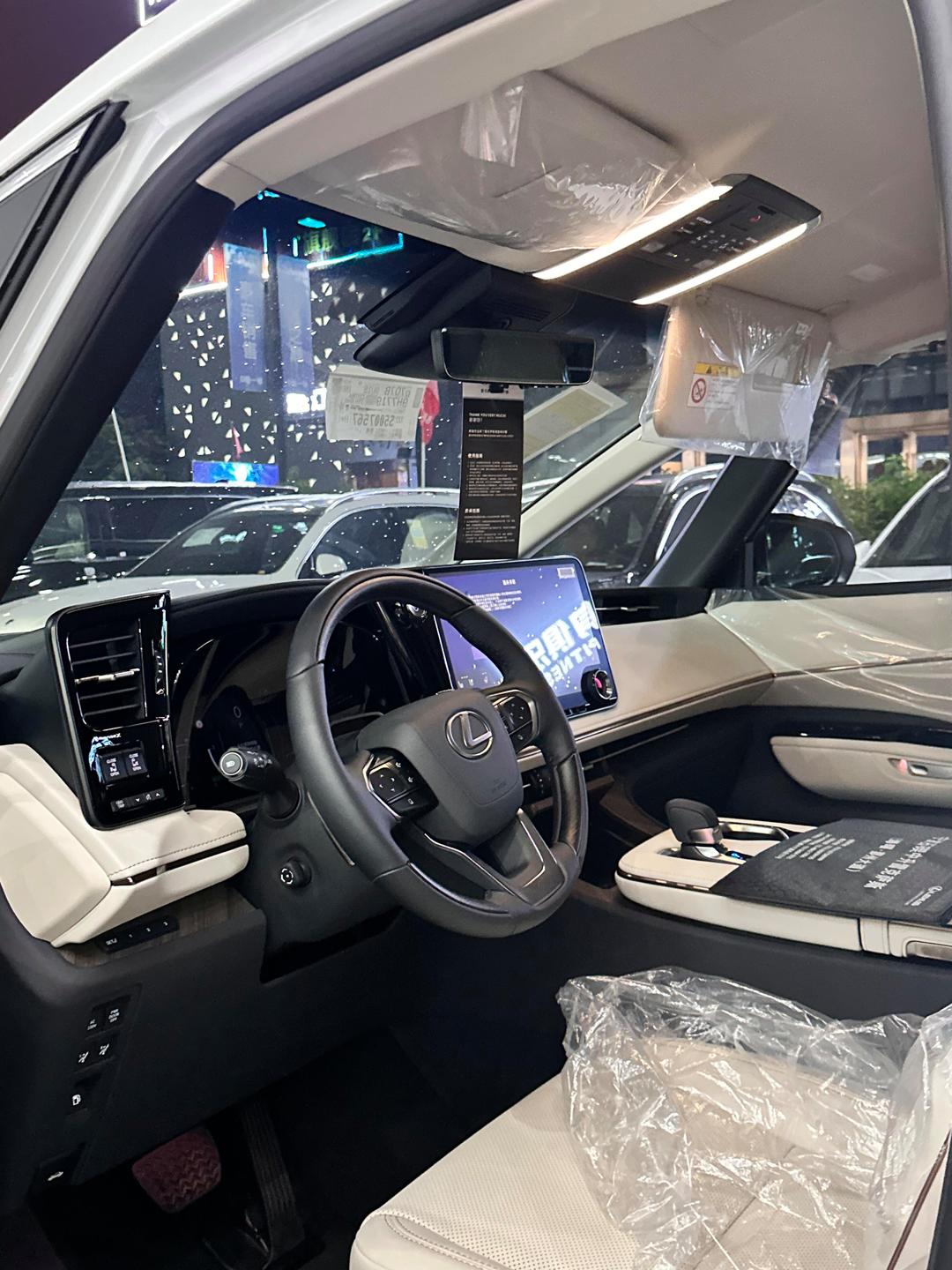 现购雷克萨斯LM亚洲版让利促销中 购车直降31万