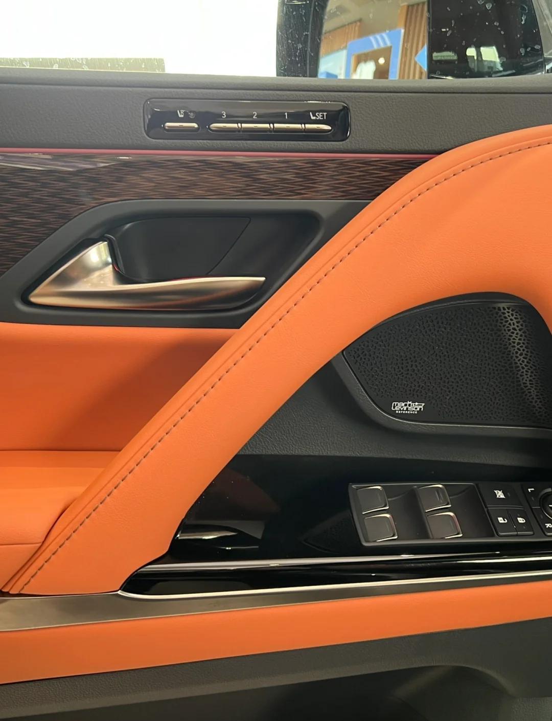 成都平行进口雷克萨斯LX墨版降价1万