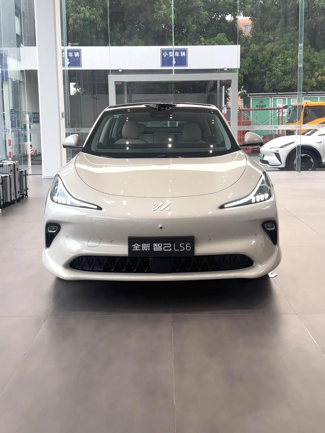 全新智己LS6半小时预订过万，上汽集团一号工程的爆款秘诀