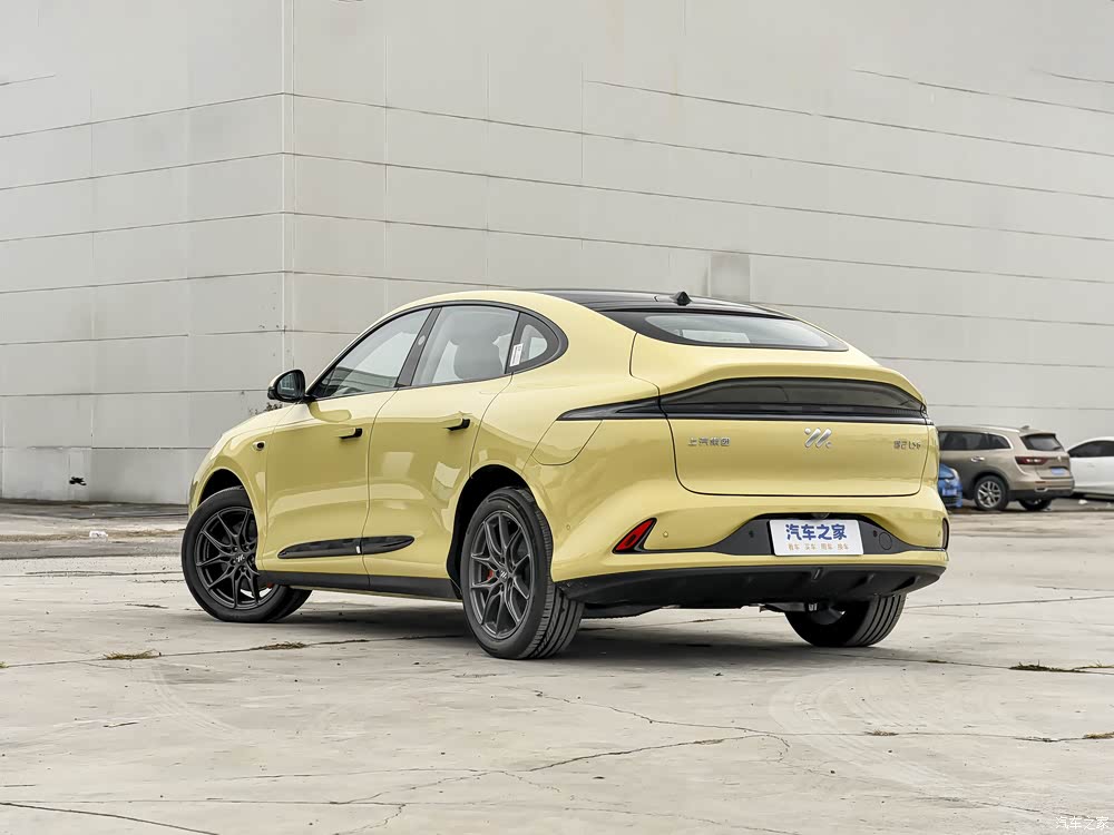 全新智己LS6半小时预订过万,上汽集团一号工程的爆款秘诀