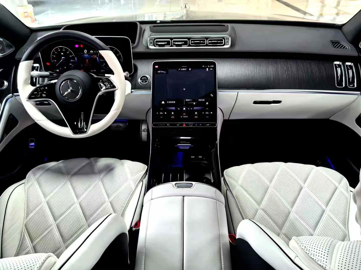 2022款迈巴赫S580现车独家包四座430万 现车售全国