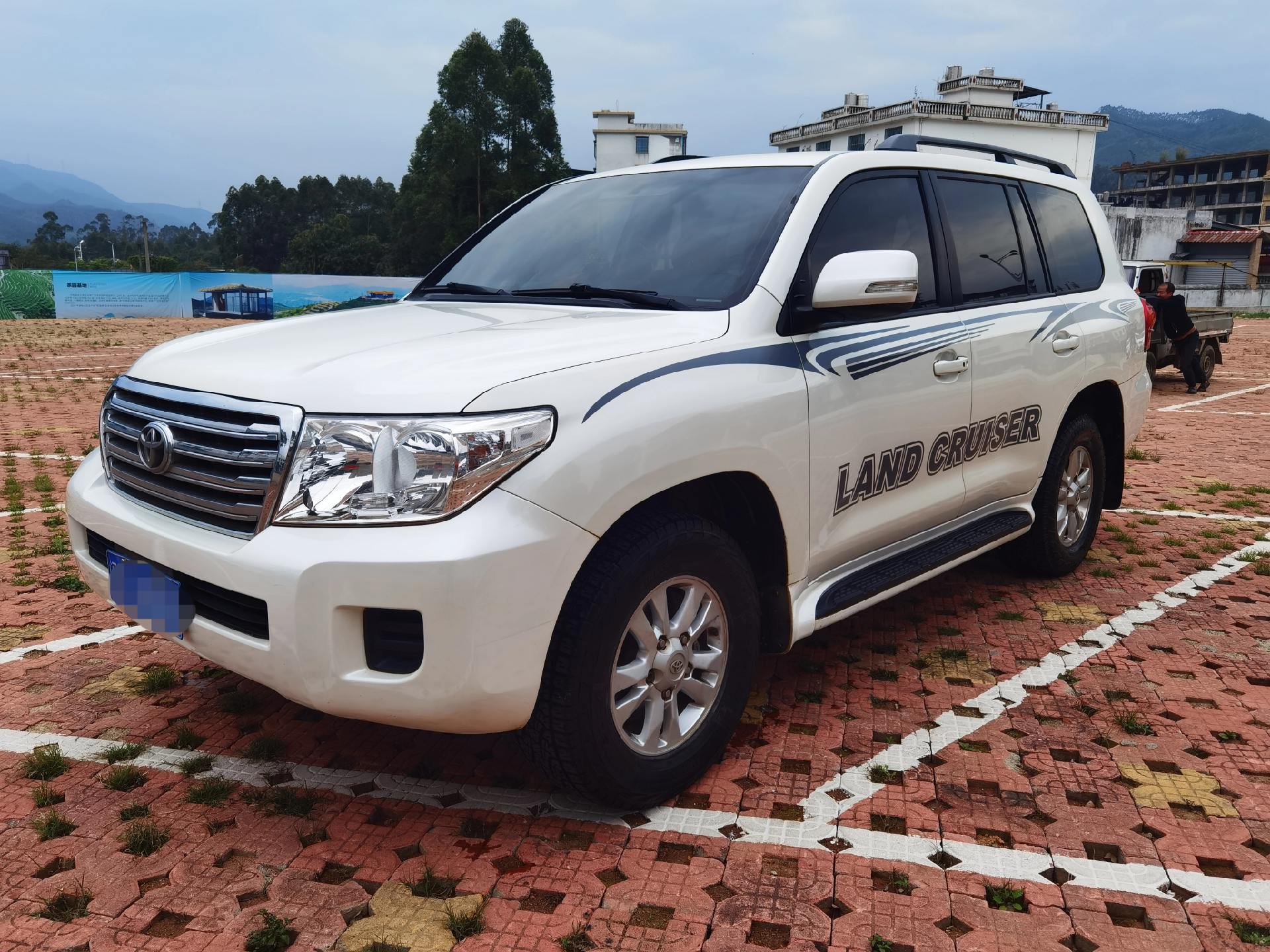 中东版兰德酷路泽售价71万起 欢迎试乘试驾