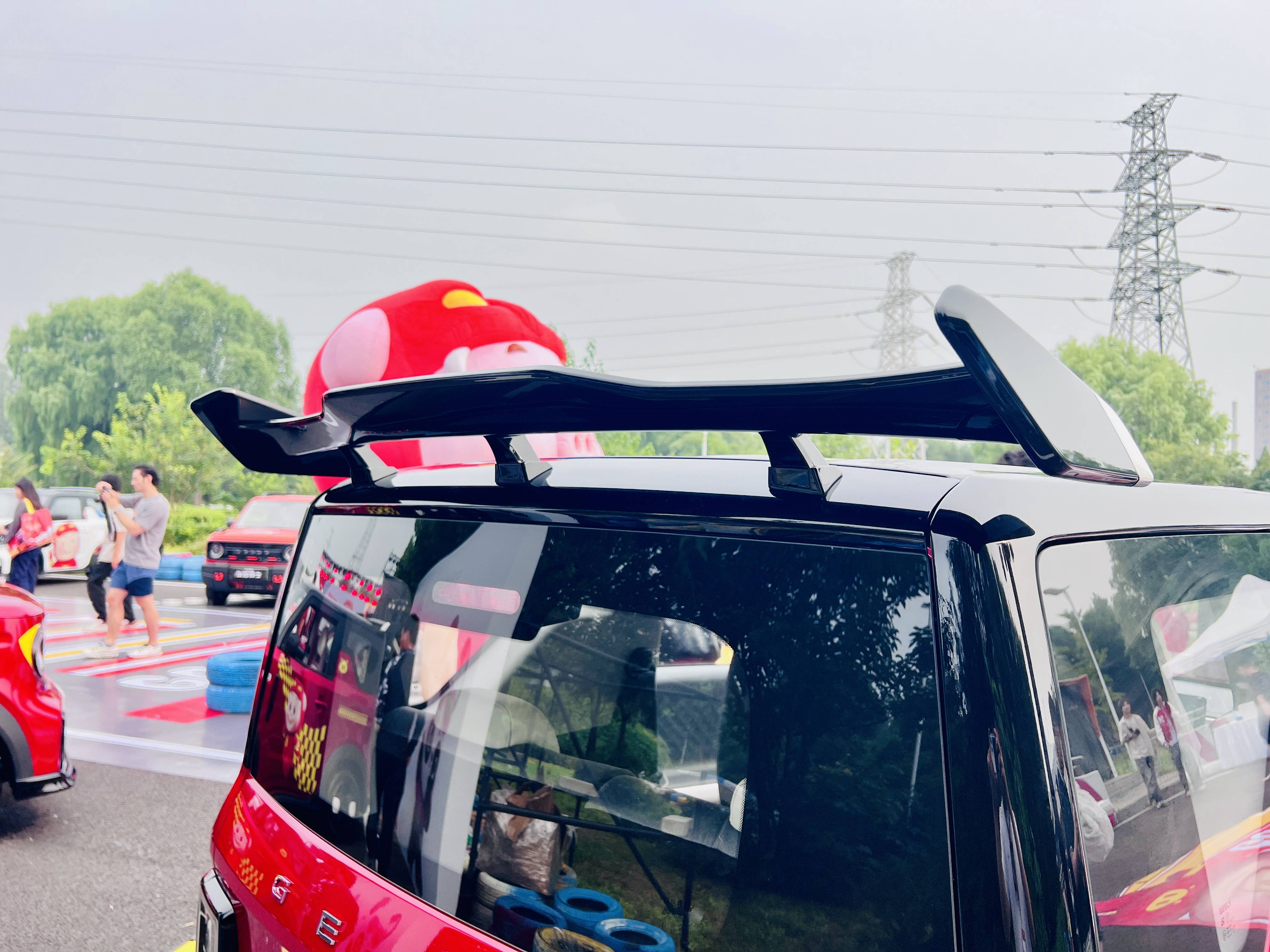 吉利熊猫卡丁猪猪侠限定版官图发布 将8月中旬上市