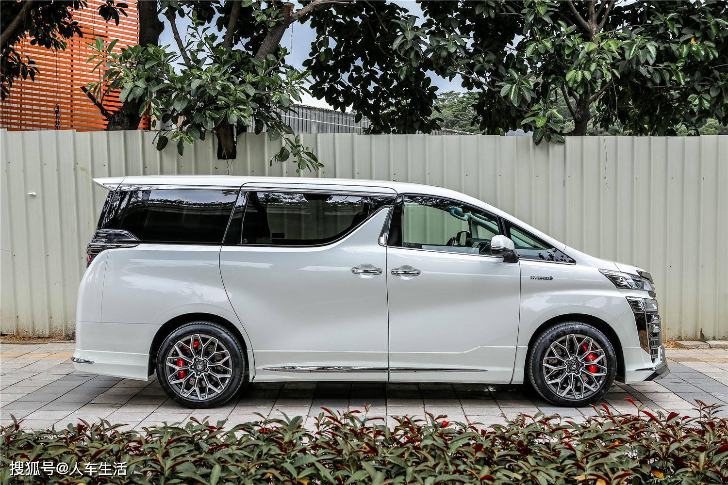 丰田威尔法单车导购 83.9万起步就配7座