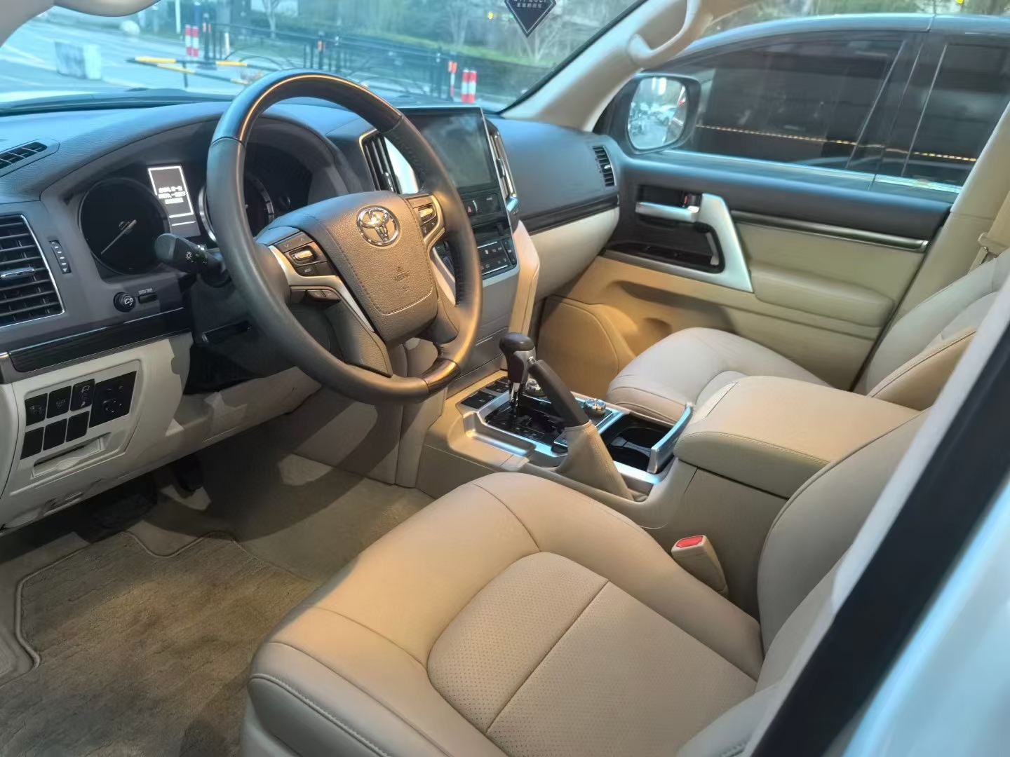 全新丰田酷路泽5700 延续经典V8冠绝天下