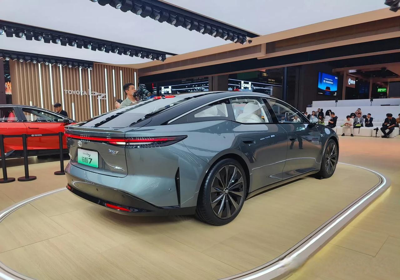 产品焕新加速，一汽丰田10月销售新车71407辆