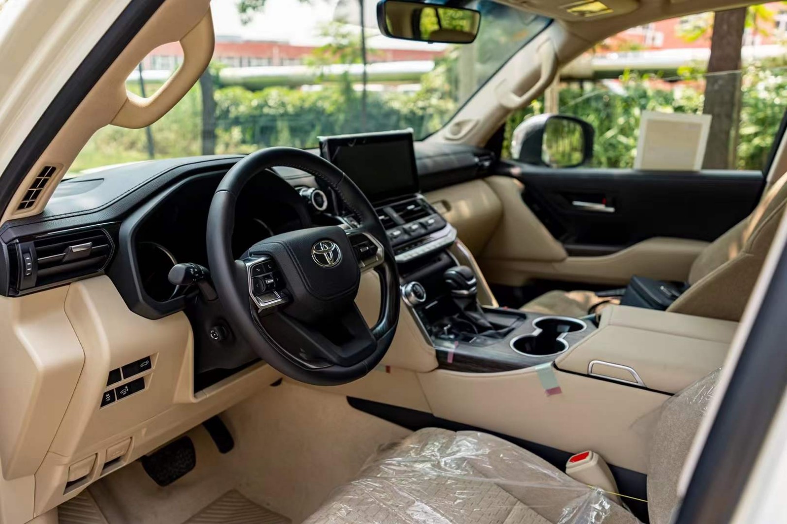 成都丰田酷路泽70系列中东版最高降8万 最低仅售66万