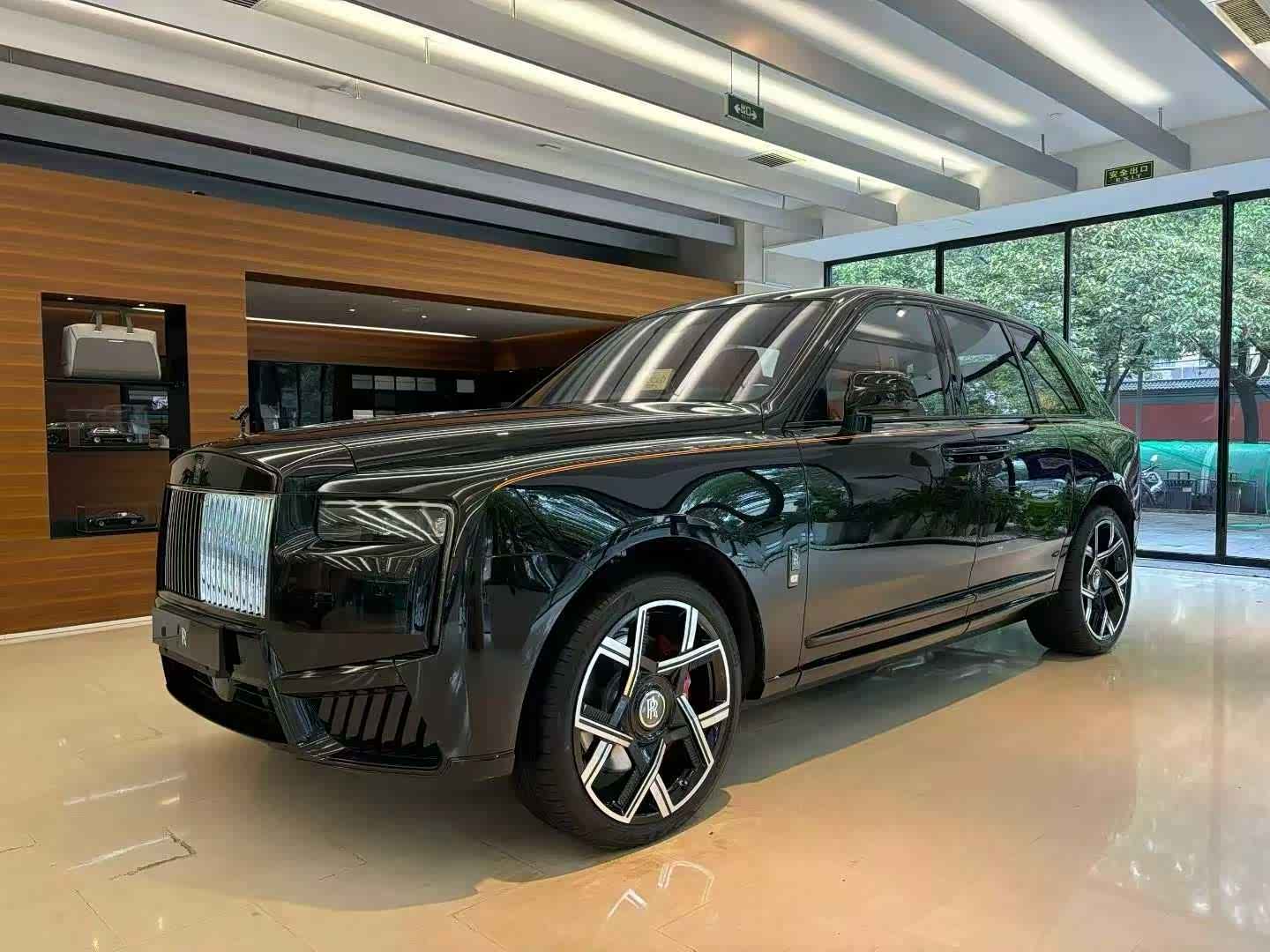 成都劳斯莱斯库里南最新报价626万起 欢迎前来试驾