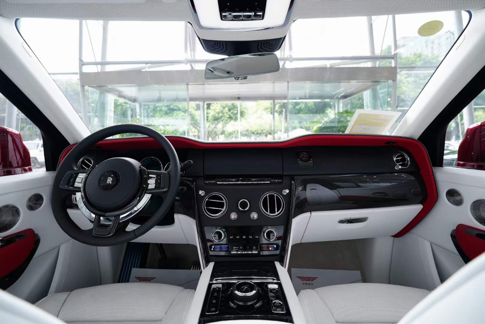 成都库里南价格最低626万起售 欢迎上门试驾