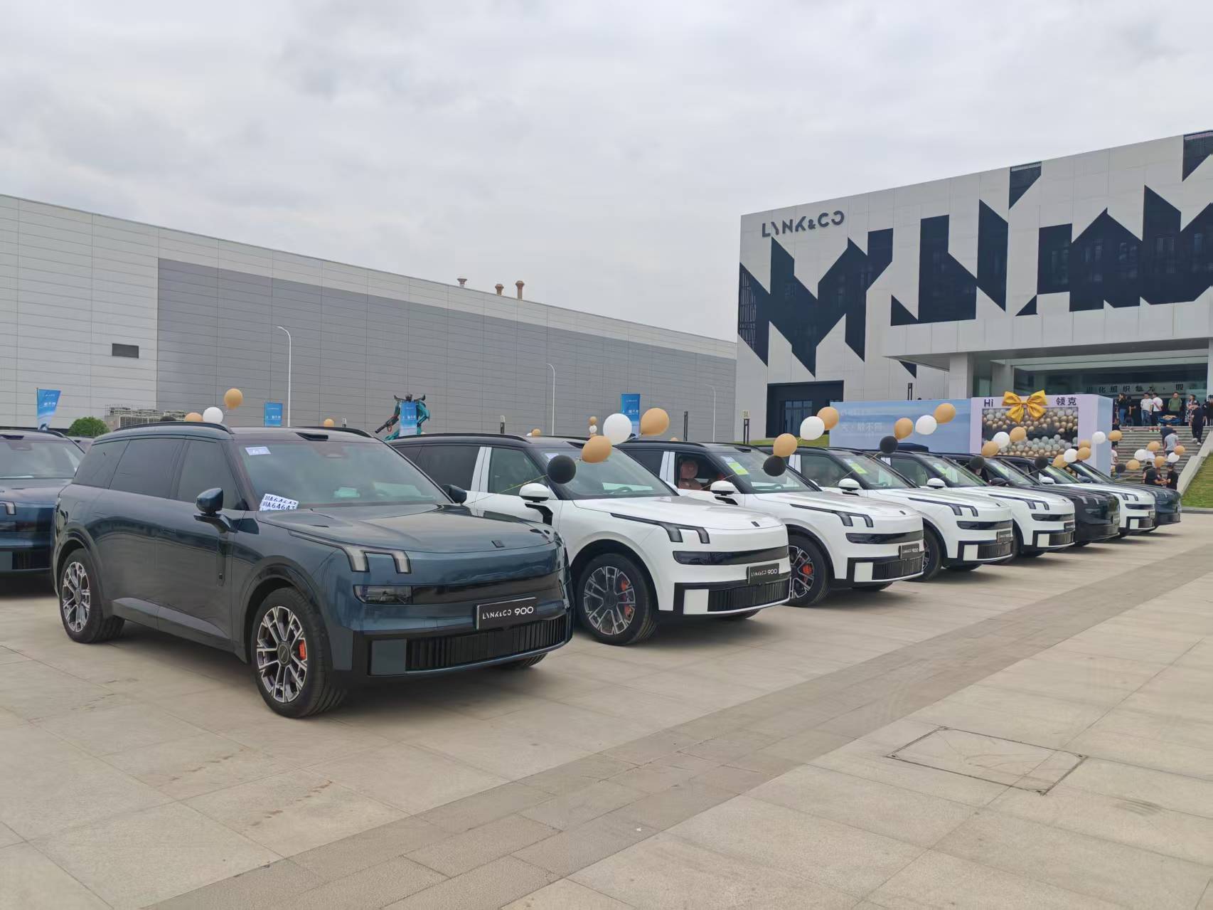 成都领克06降价1.80万 最低仅售9.06万