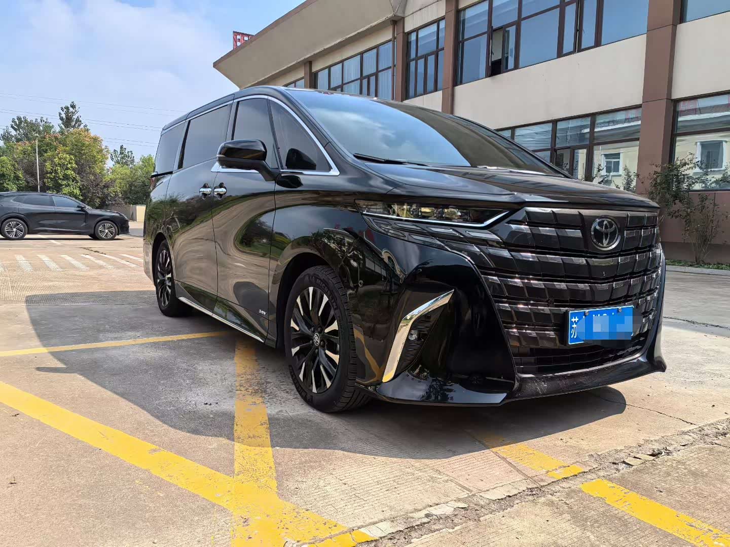 成都埃尔法亚洲版最低报价90万起 欢迎前来试驾