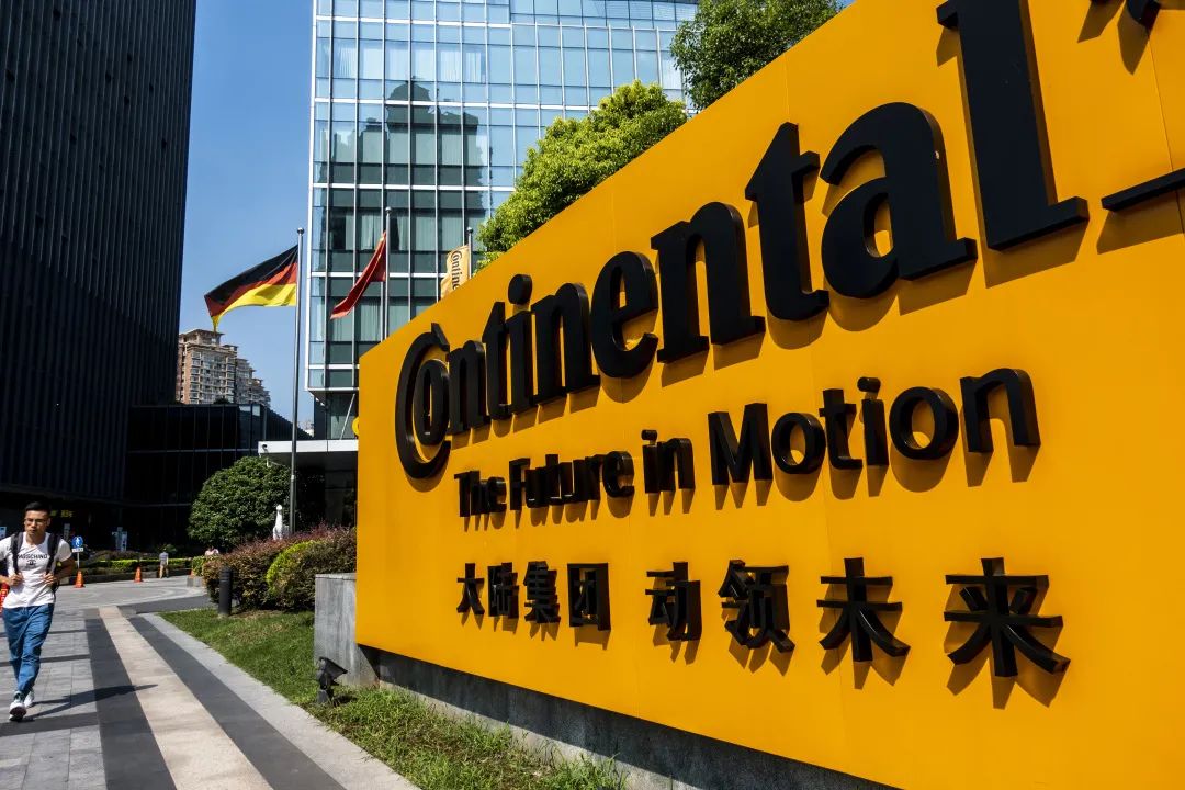 全球汽车零部件巨头站在十字路口