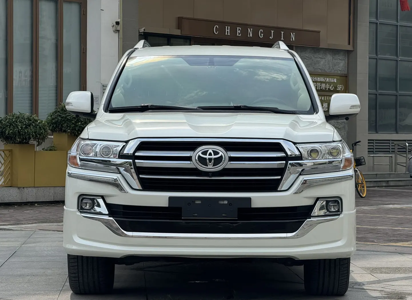 2024款酷路泽5700国六最新配置报价图片