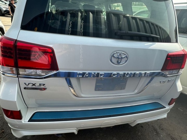 2024款酷路泽5700国六最新配置报价图片