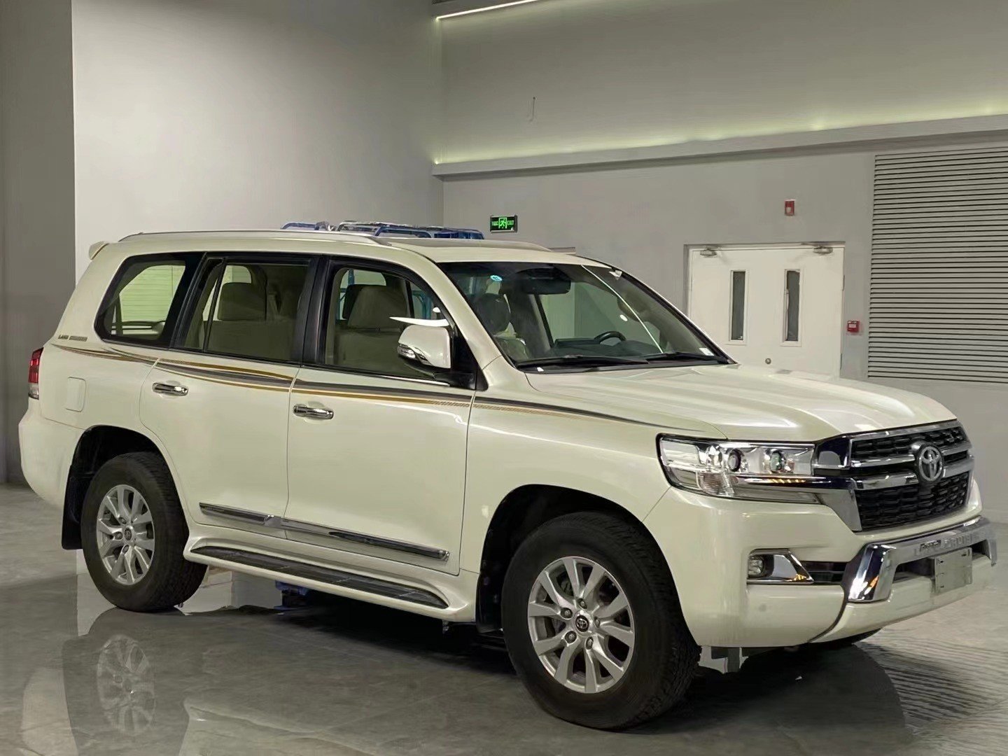 2024款酷路泽5700国六最新配置报价图片