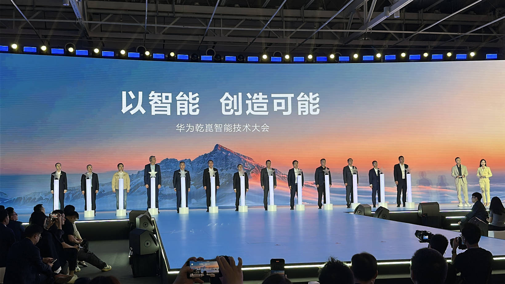 华为乾崑智驾ADS 4用“超人”逻辑，征服超一万公里极限测试