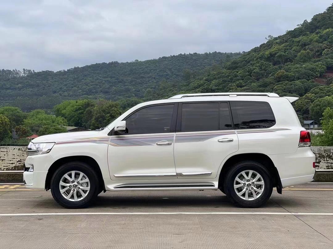 2024款丰田酷路泽4600特惠 顶级越野现车