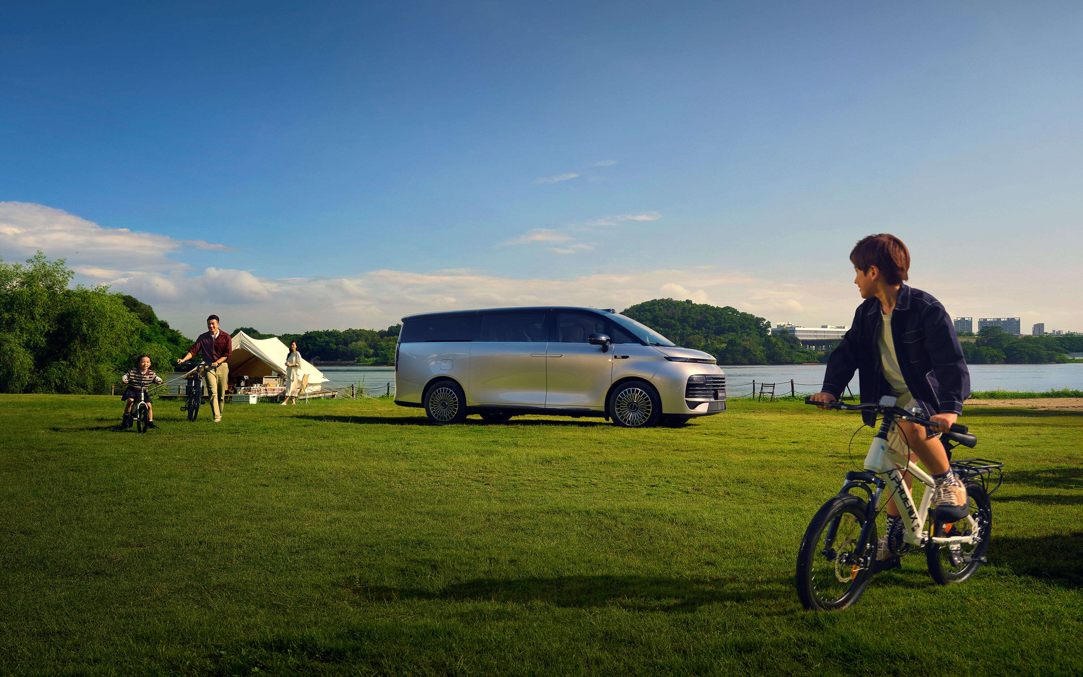 吉利汽车市值突破2000亿港元，与英伟达合作强化科技属性