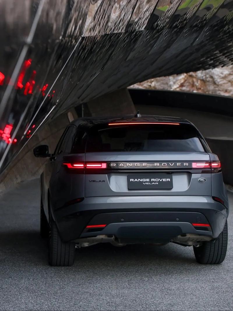 成都路虎揽胜星脉售价49.50万起 优惠高达10.80万